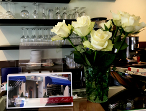 Blumen-im-Cafe Blumen im Café